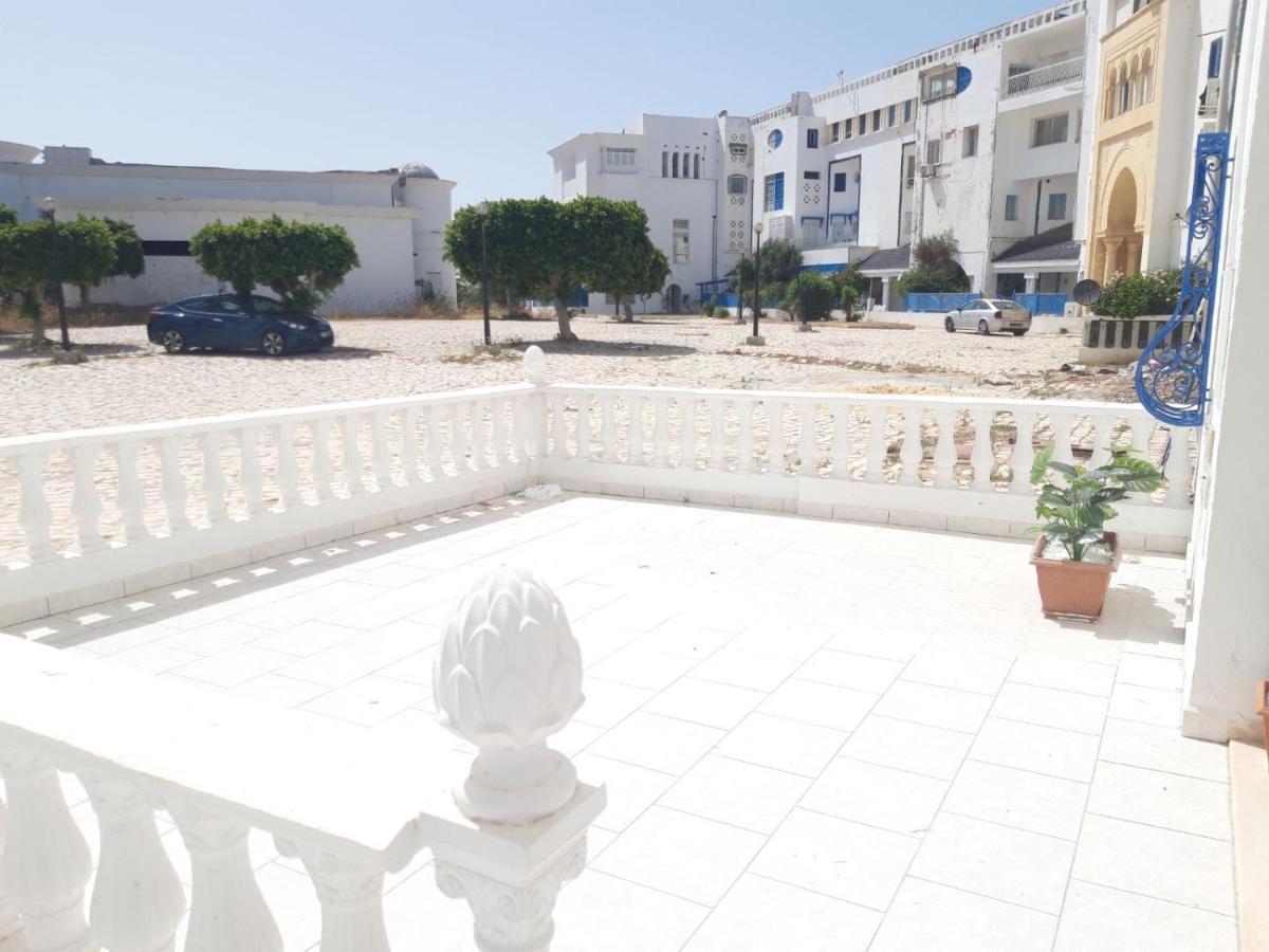 Marvellous Water Front Appartement In Gammarth ,2 Bd ,2Bathrooms, Salon/شقة فاخرة جدا على البحر مباشرة، في ارقى منطقة قمرت تونس Экстерьер фото