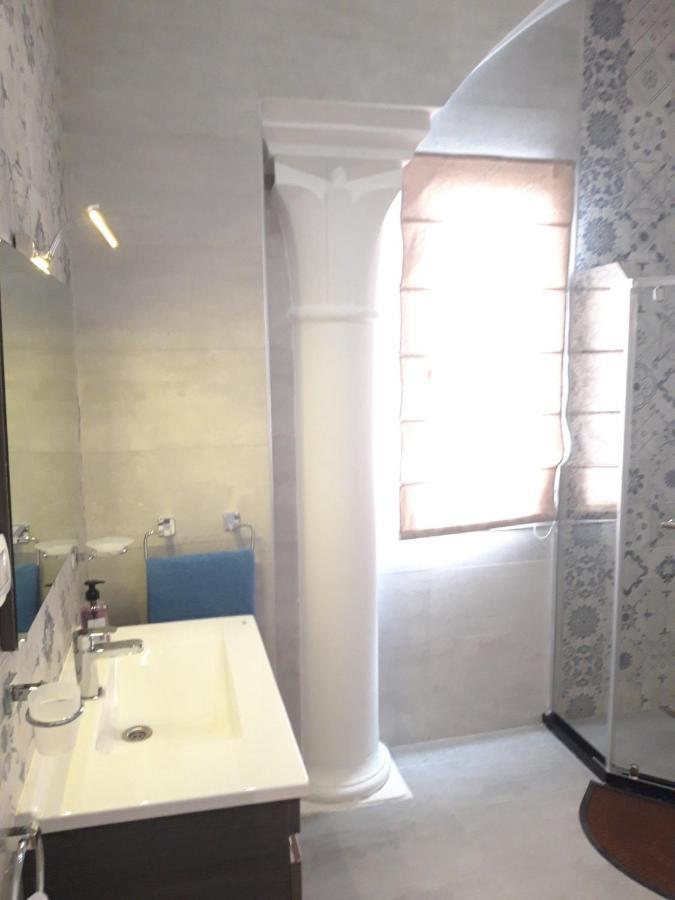 Marvellous Water Front Appartement In Gammarth ,2 Bd ,2Bathrooms, Salon/شقة فاخرة جدا على البحر مباشرة، في ارقى منطقة قمرت تونس Экстерьер фото